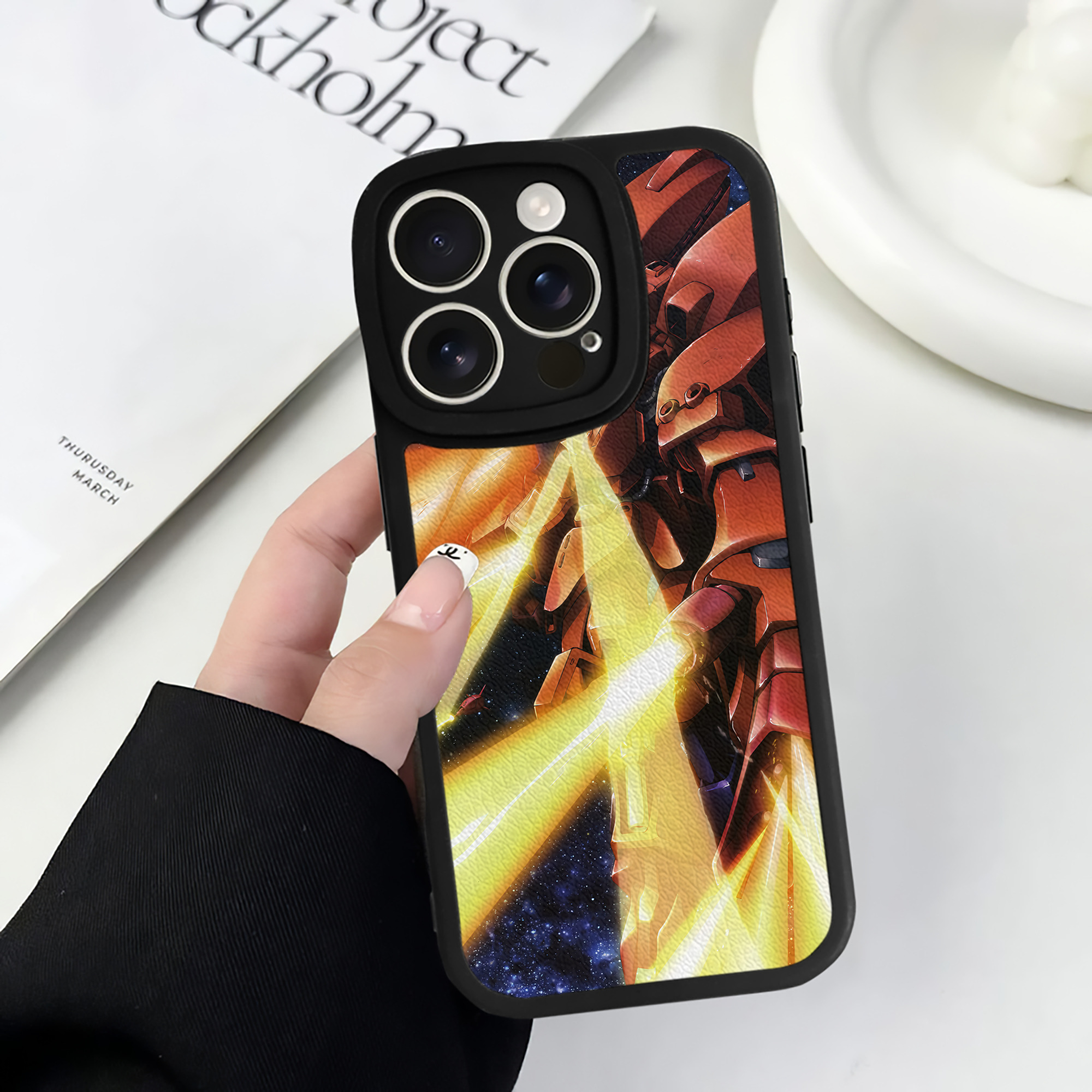 （画像用） 機動戦士ガンダム Mobile Suit Gundam 【iPhone 16シリーズ対応】シリコンスマホケース（レザー調） 材質：シリコン